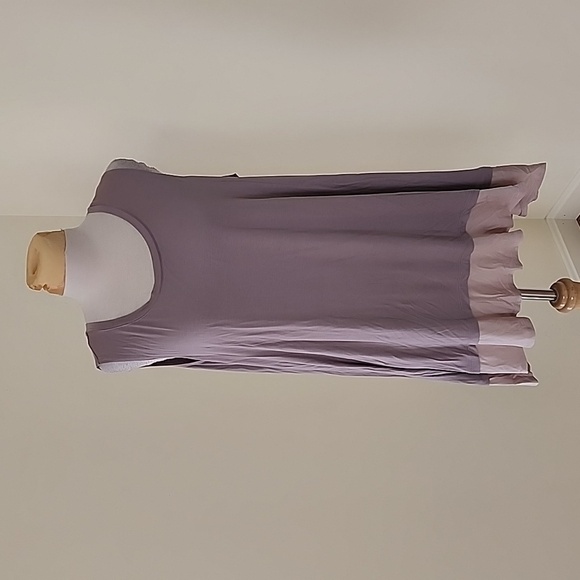 Logo layers 1X mauve sleeveless top. - Picture 1 of 8